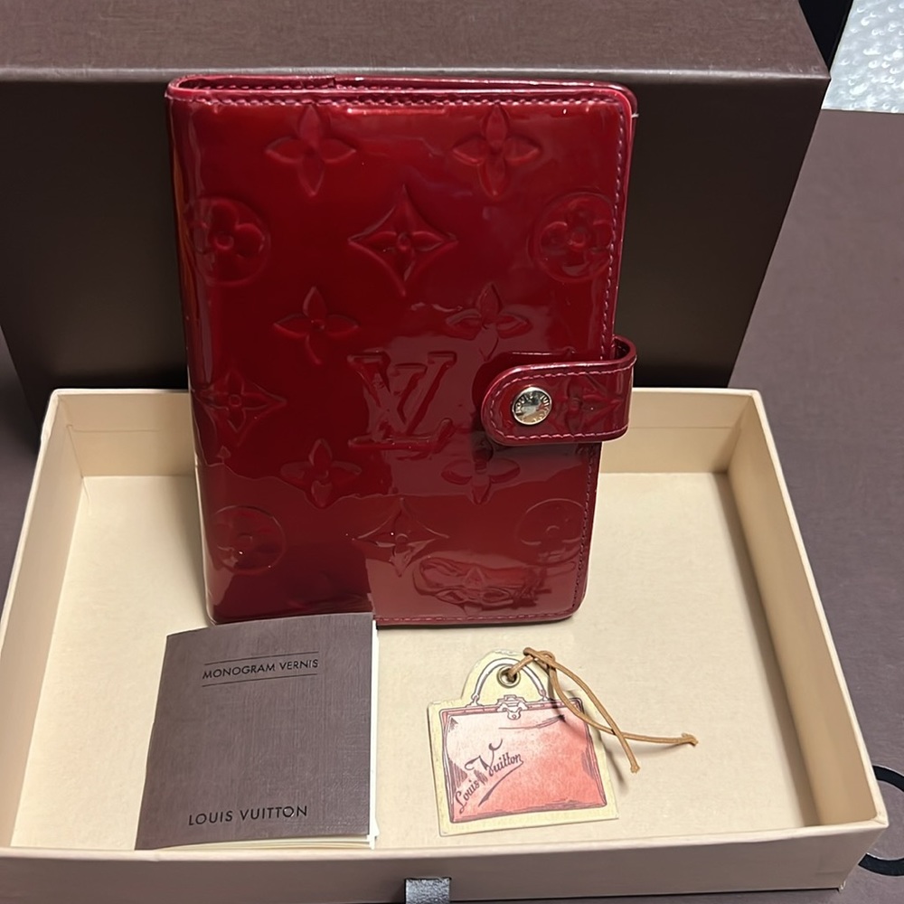 Louis Vuitton monogram Vernis red agenda/ passport/ CC. holders whit box - Picture 16 of 17